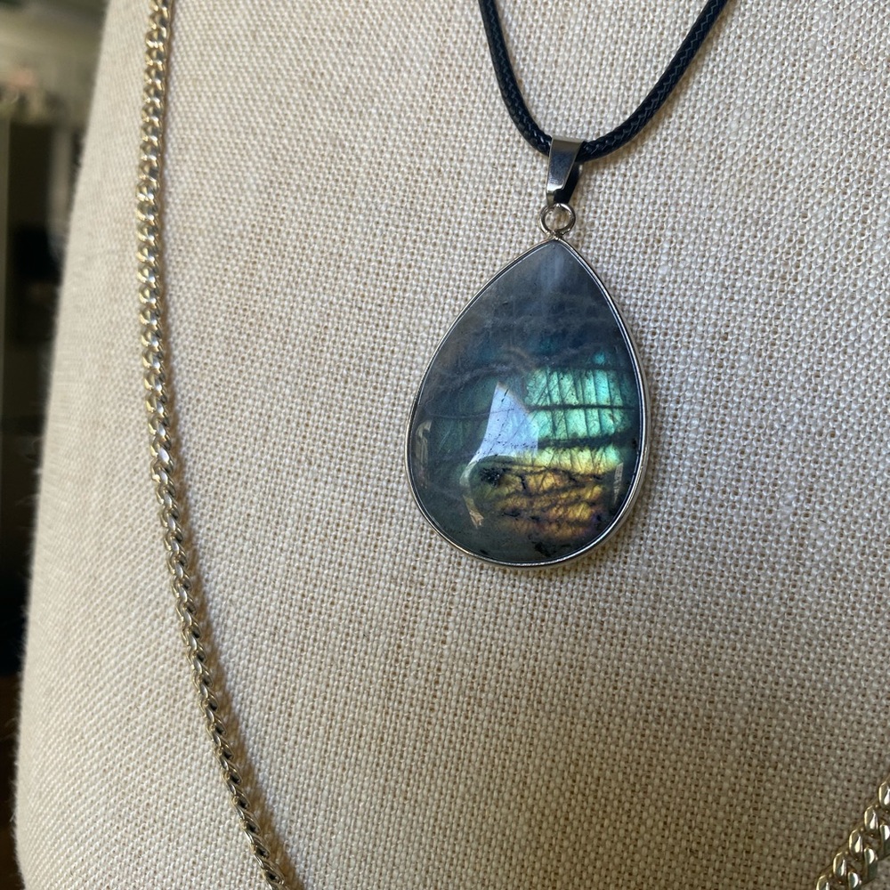 Rainbow Labradorite Teardrop Pendant - Picture 4 of 7